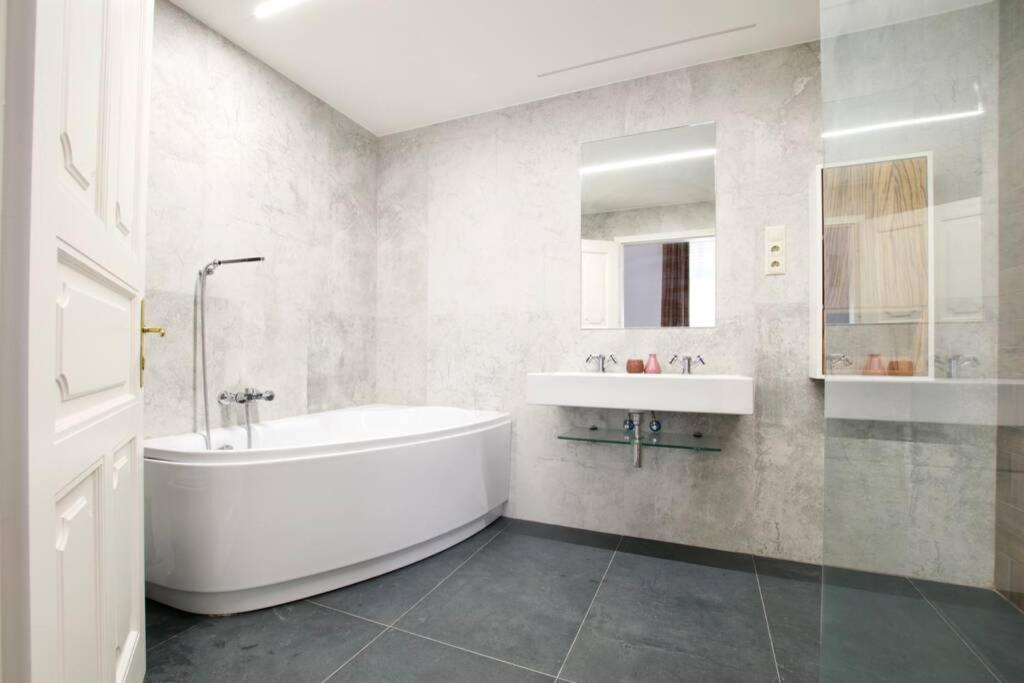 Premium Apartment By Hi5 - Best Ever Budapeşte Dış mekan fotoğraf
